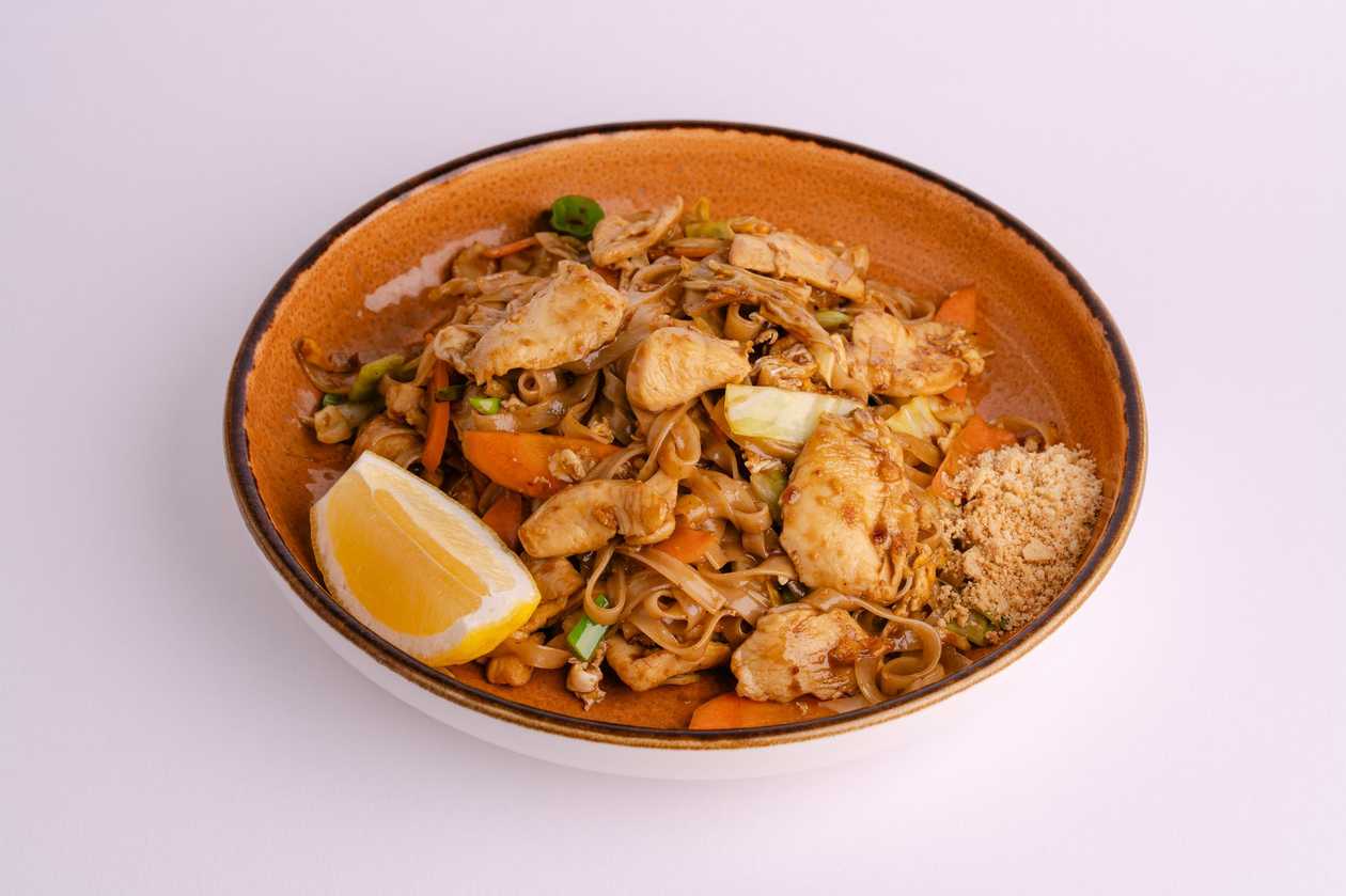 Pad Thai Noodles With Chicken