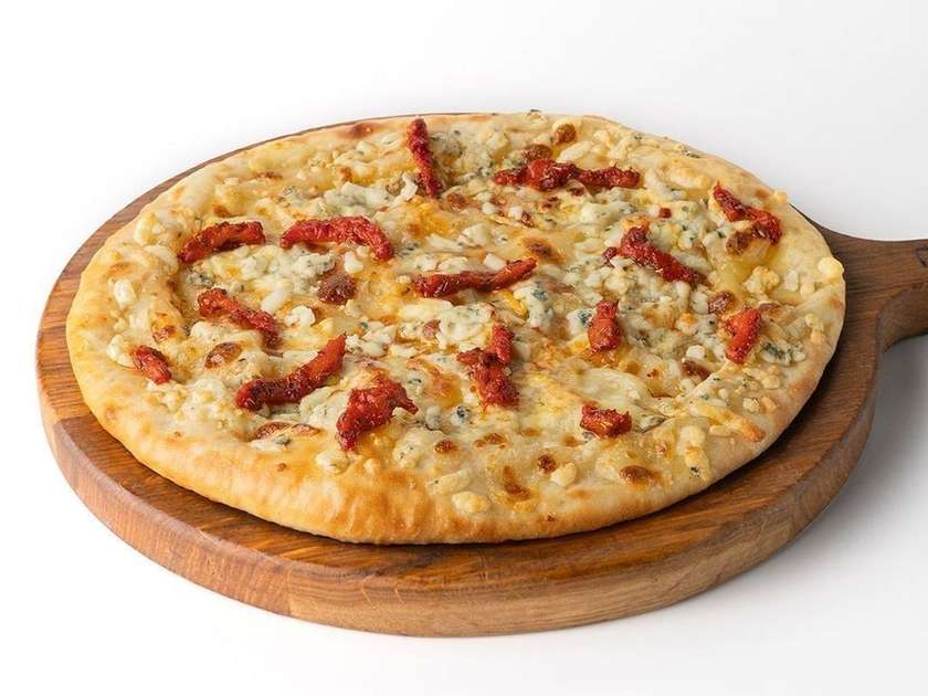 Хачапурі з сиром дорблю та в'яленими томатами (450 г)