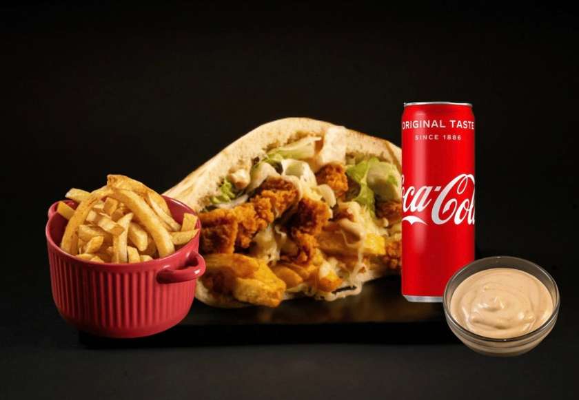 Meniu Sandwich cu Cartofi Proaspăt Prăjiți, Sos și Băutură Răcoritoare