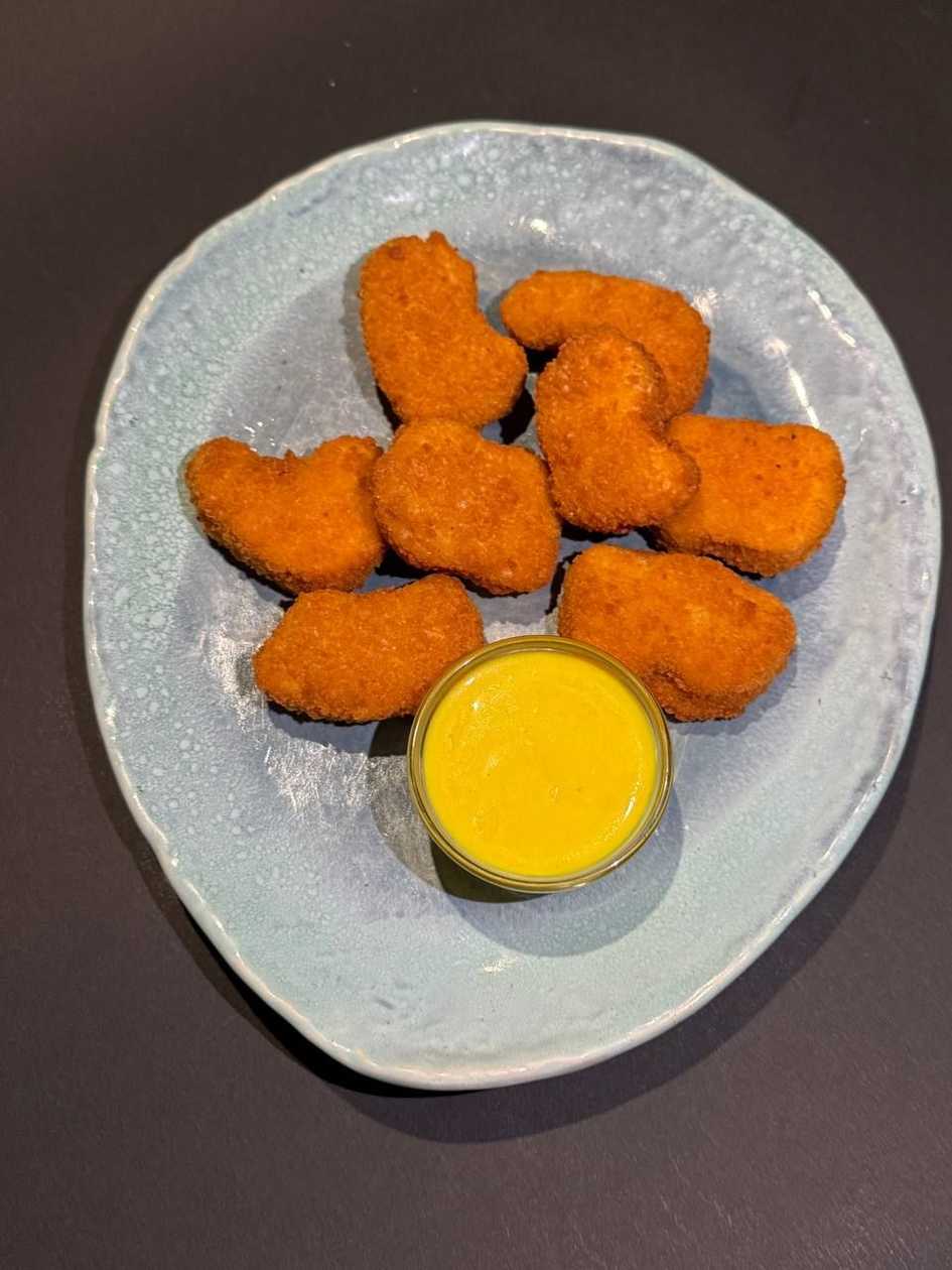 Chicken Nuggets with Cheese Sauce
