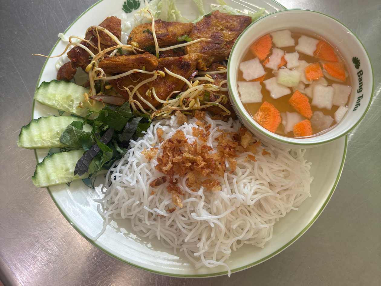 Vegan bun cha