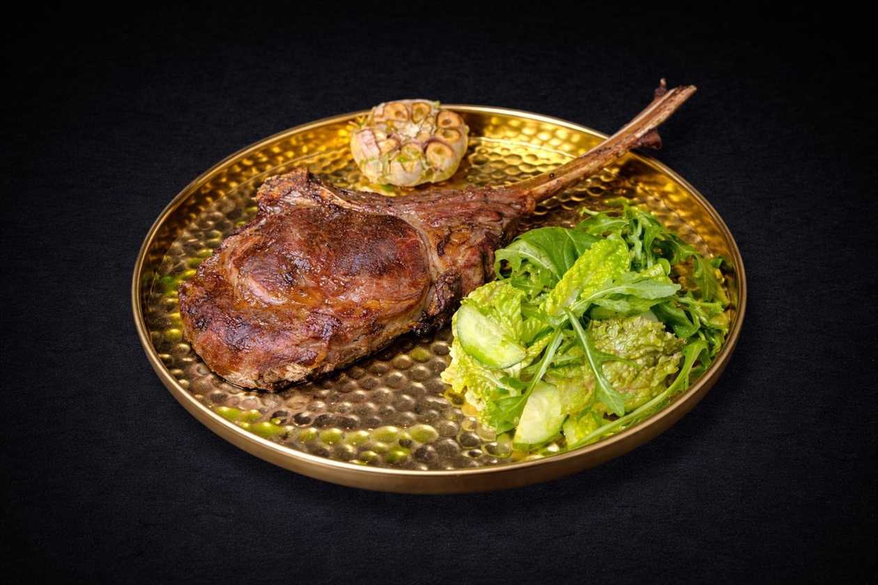 Tomahawk Steak with Crispy Salad
