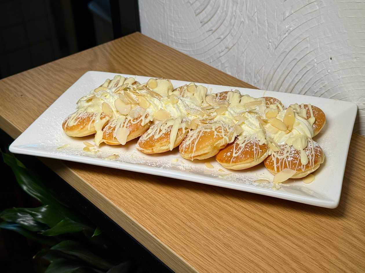 Mini Pancakes with Mascarpone and White Chocolate