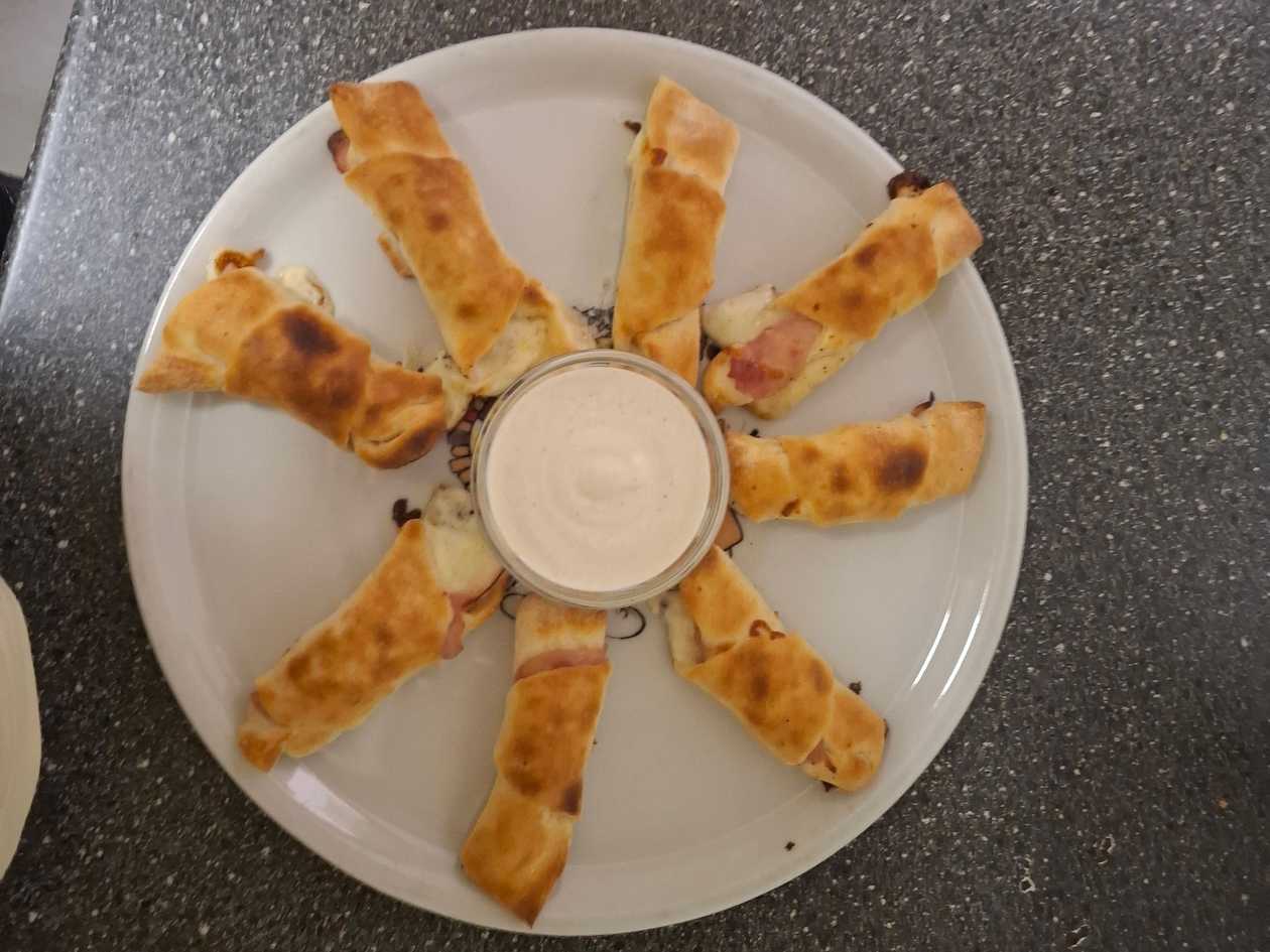 Slanina, sýr,  dressing.vlastný výber