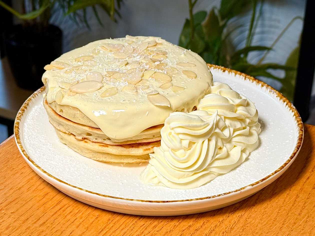 Pancakes with White Chocolate and Mascarpone