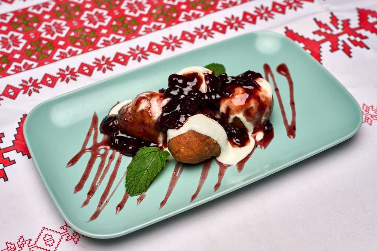 Papanasi cu dulceata .