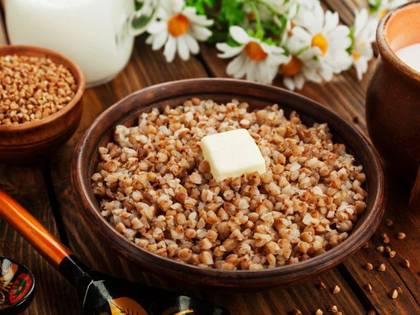 KASZA GRYCZANA ZE SKWARKAMI