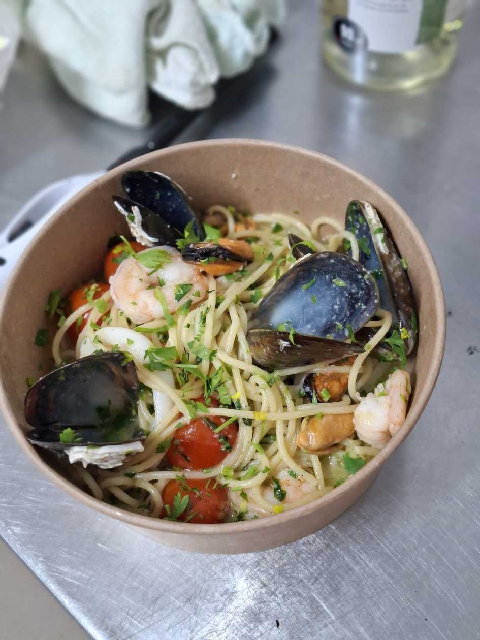 Spaghetti cu Fructe de Mare in sos de vin