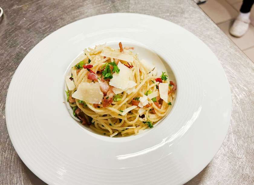 Spaghetti Aglio Olio Peperoncino e Pancetta