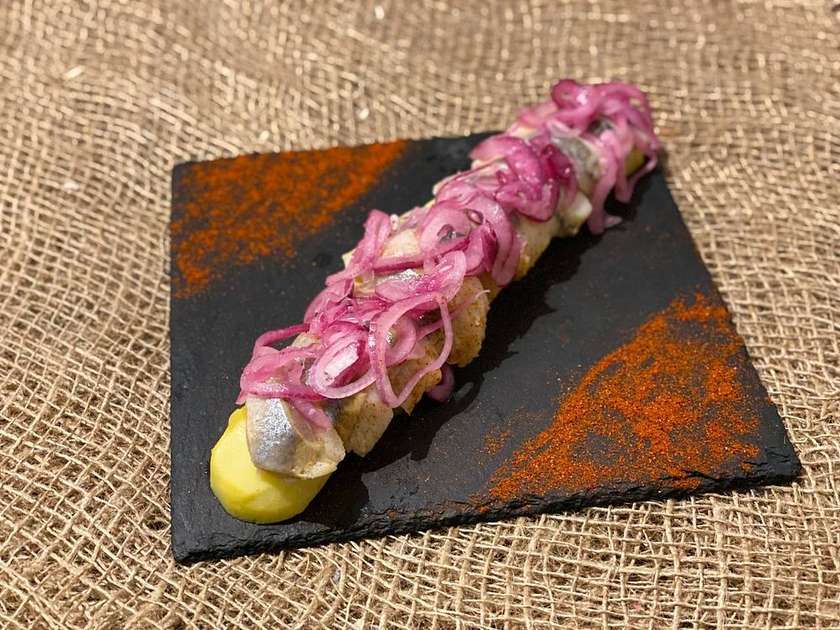 ŚLEDŹ Z CEBULĄ I ZIEMNIAKAMI