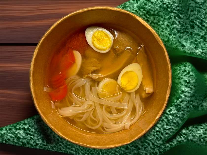 Курячий бульйон з рисовою локшиною – легкість і тепло для душі