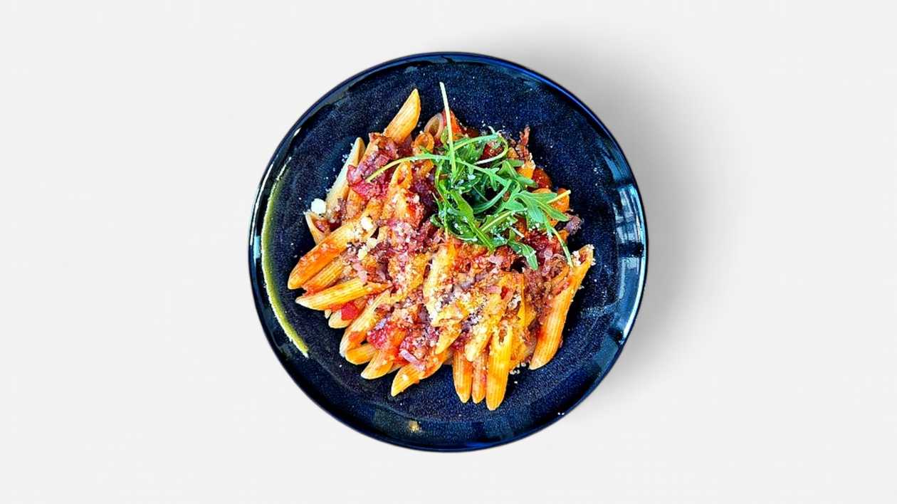 Penne all’amatriciana s parmezánom + polievka (v cene)