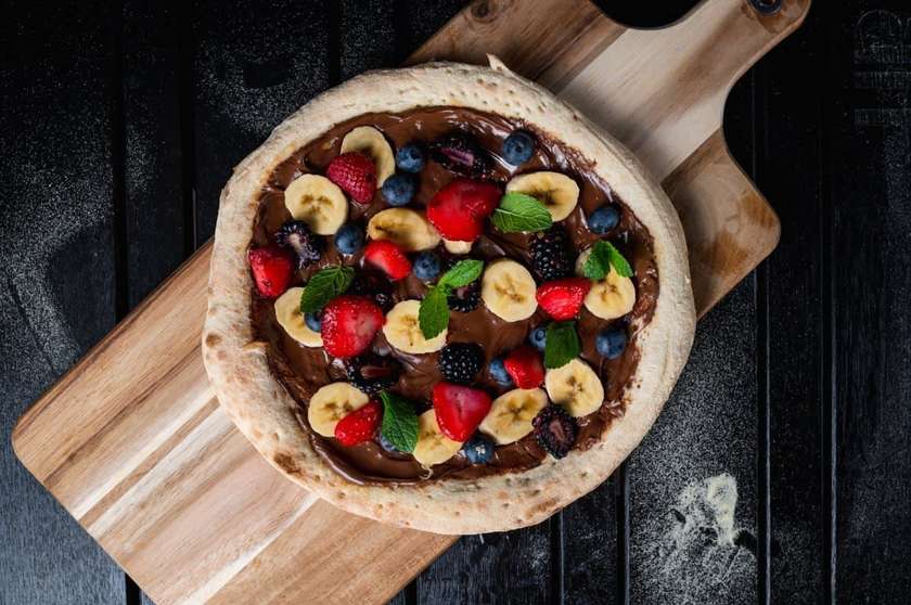 Pizza cu Nutella și Fructe