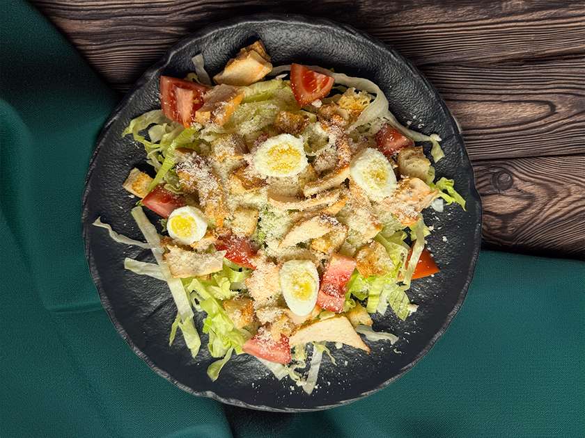 Цезар з куркою – соковитий мікс ніжності та свіжості