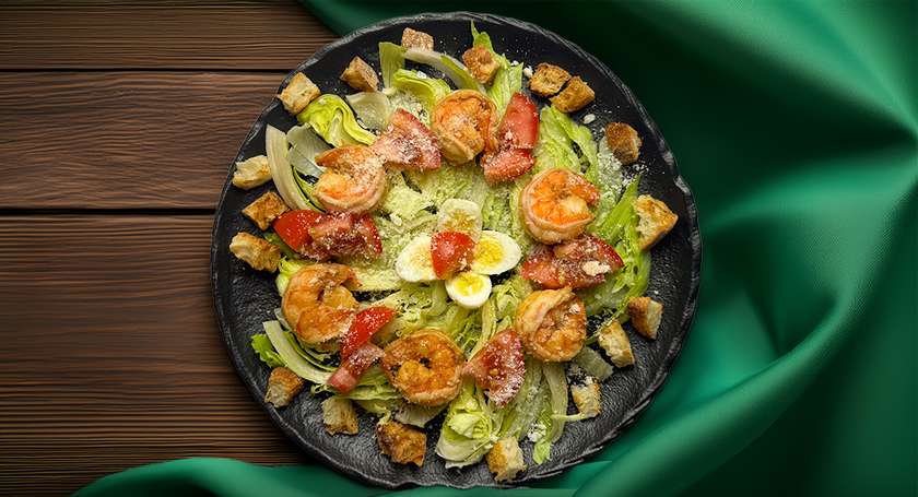 Цезар з тигровою креветкою – витончене поєднання морських делікатесів і екзотичних ноток