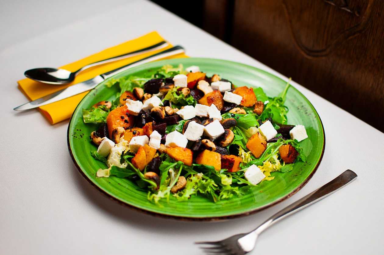 Salad with roasted pumpkin and beetroot