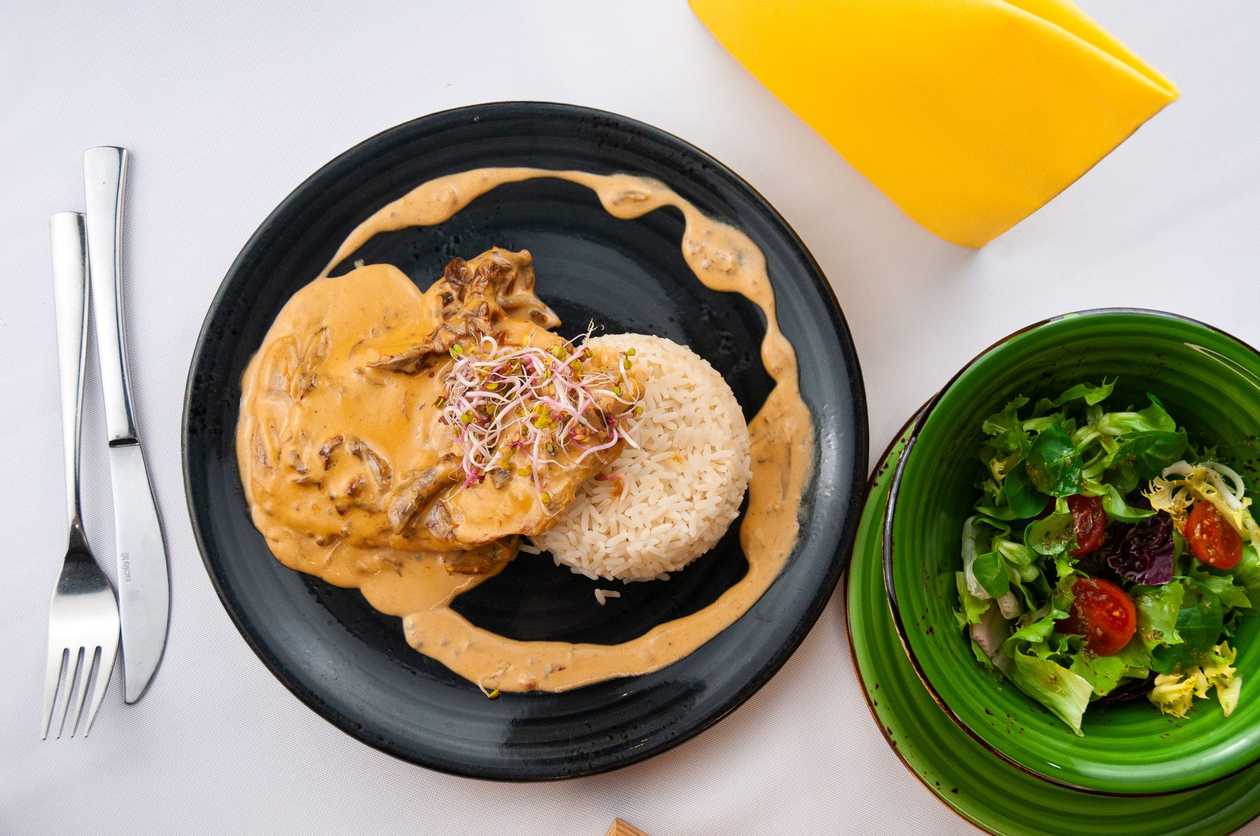 Grilled sous-vide chicken fillet in a sun-dried tomato and cream sauce