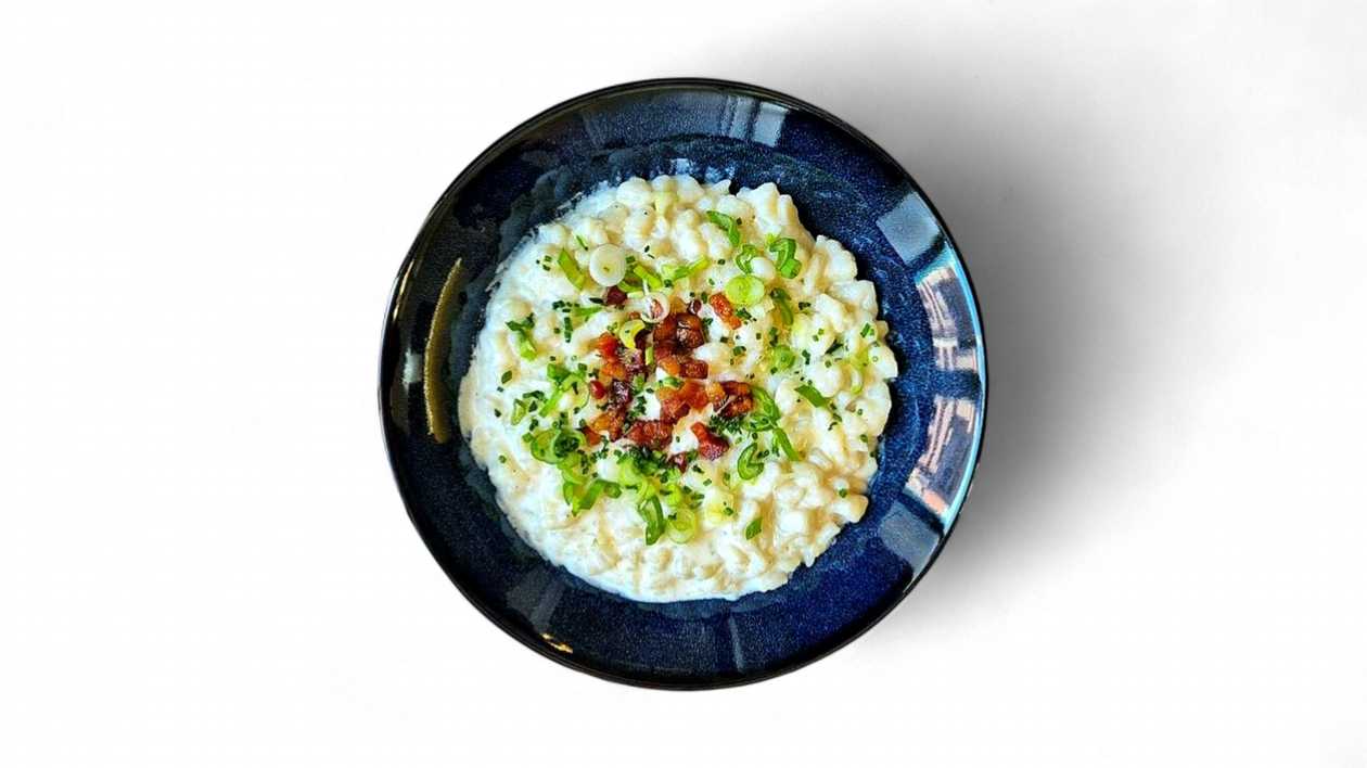 300g Tradičné zemiakové halušky s bryndzou, slanina, kyslá smotana