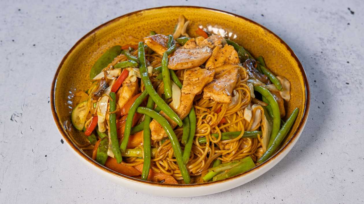 Yakisoba Noodles With Chicken