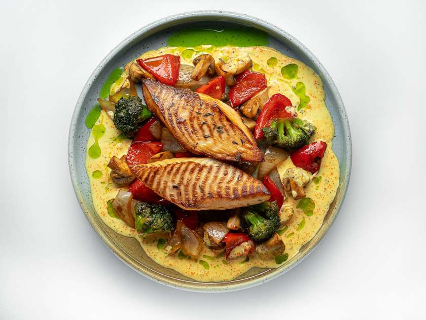 Філе окуня з овочами та лимонним соусом