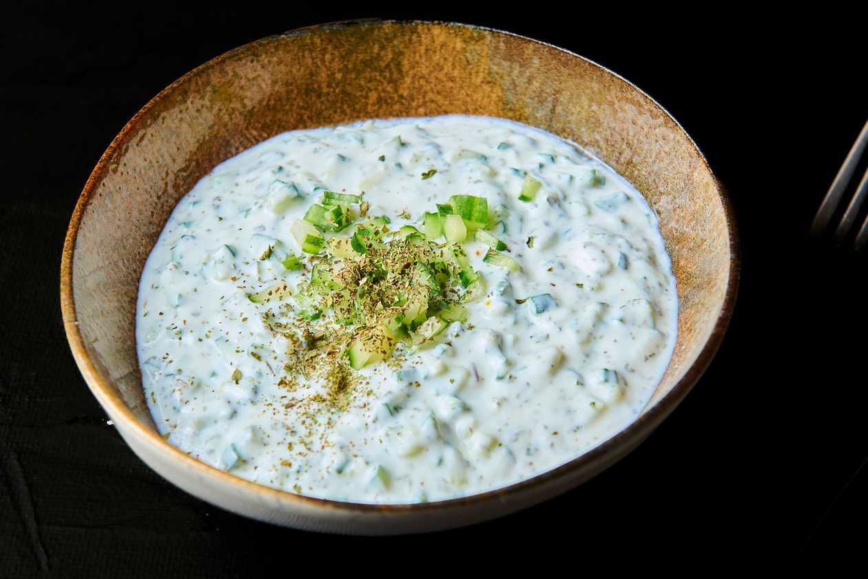 Cacık - Cremă de iaurt cu usturoi, castravete și mentă (300.00 g)