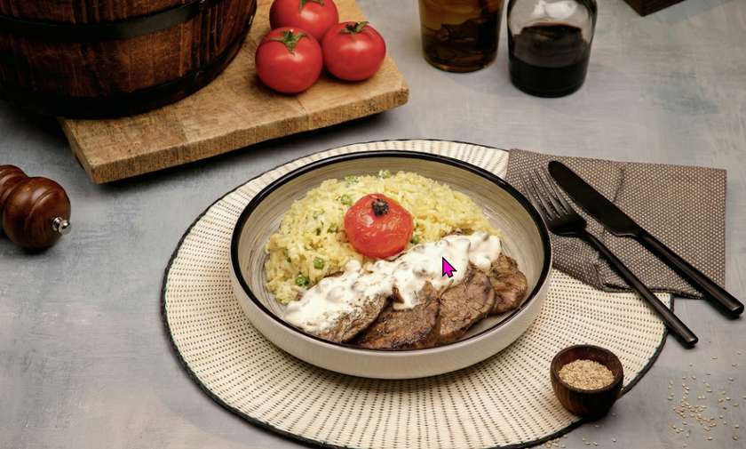 Beef Medallions with Rice and Caesar Sauce