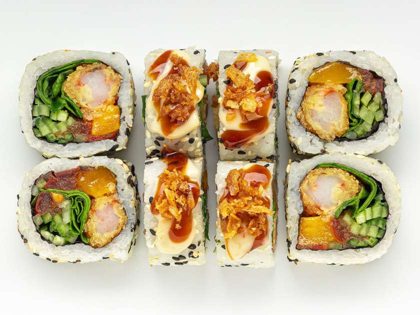 Рол з креветками та манго