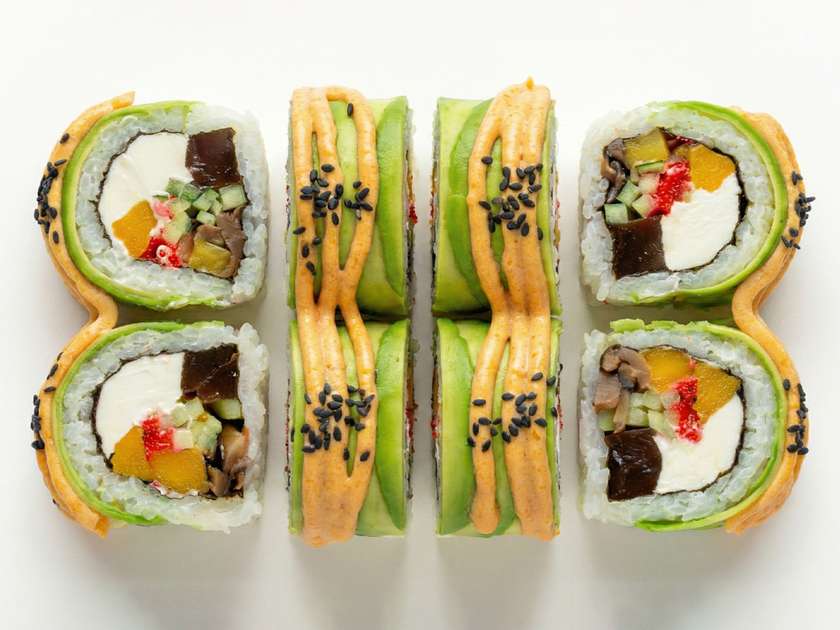 Рол з манго та авокадо та цитрусовим желе