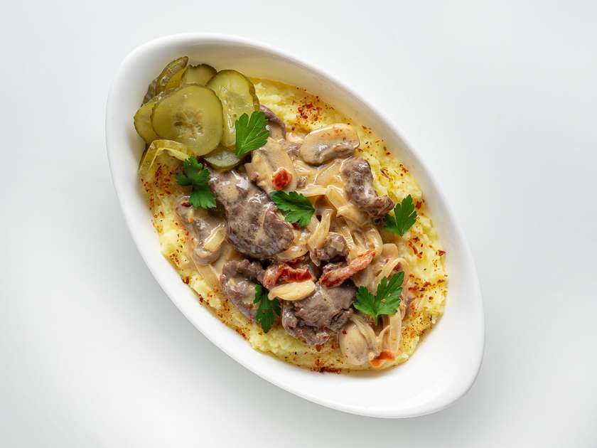 Бефстроганов з картопляним пюре