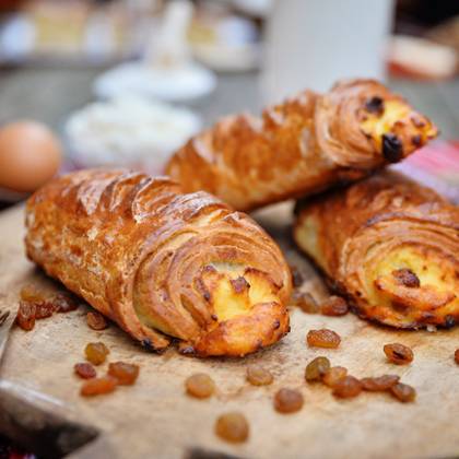 Strudel cu branza dulce si stafide