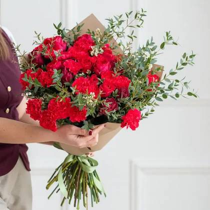 Flower Bouquet CRIMSON EMBRACE