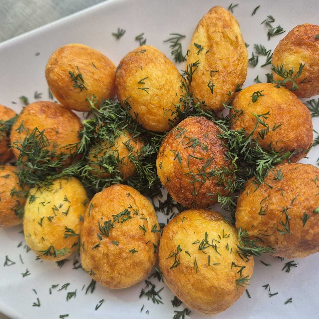 Cartofi noi cu marar