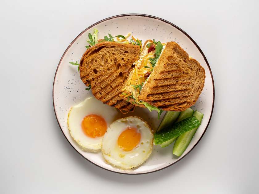 Хрусткий мелт з куркою та вершковим сиром