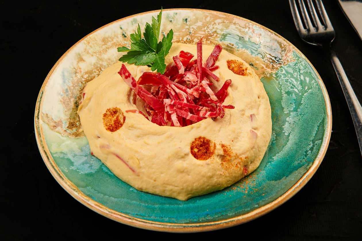Hummus with Pastrami