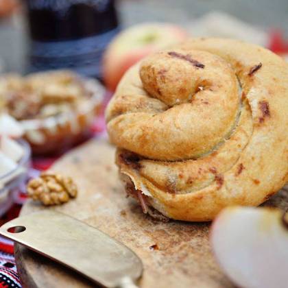 Invartita cu mere si nuca (de post)