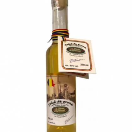 Tuica de prune imbatranita