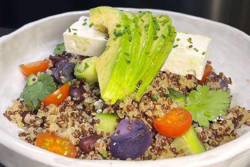 Bolivinių balandų salotos su Feta ir avokadais