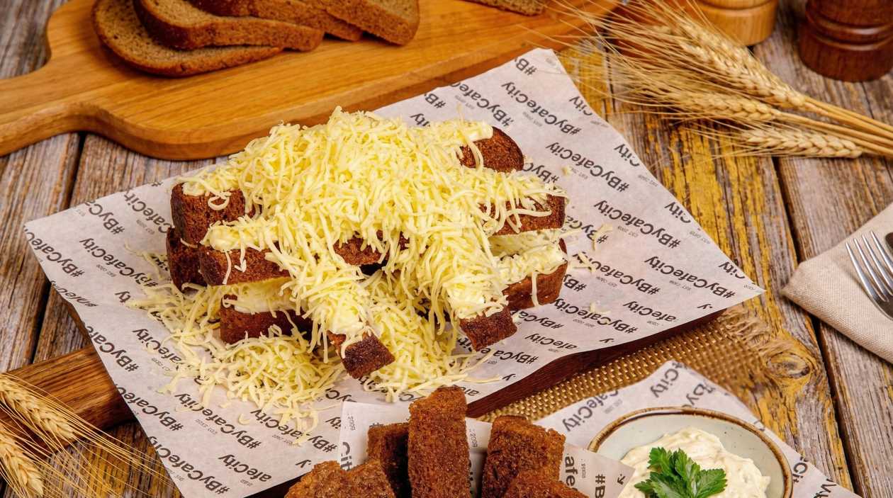 Garlic Croutons with Gouda Cheese