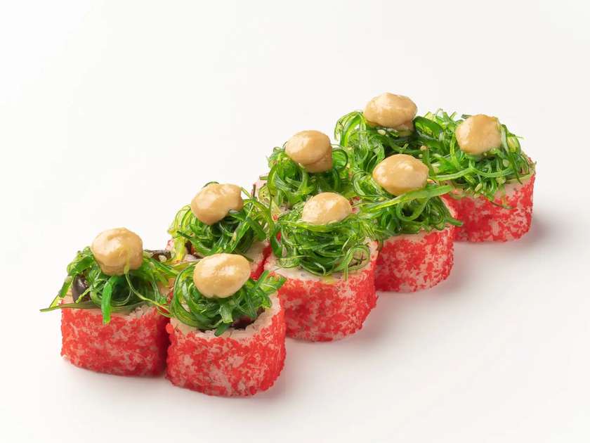 Рол Кайсо в червоному кранчі