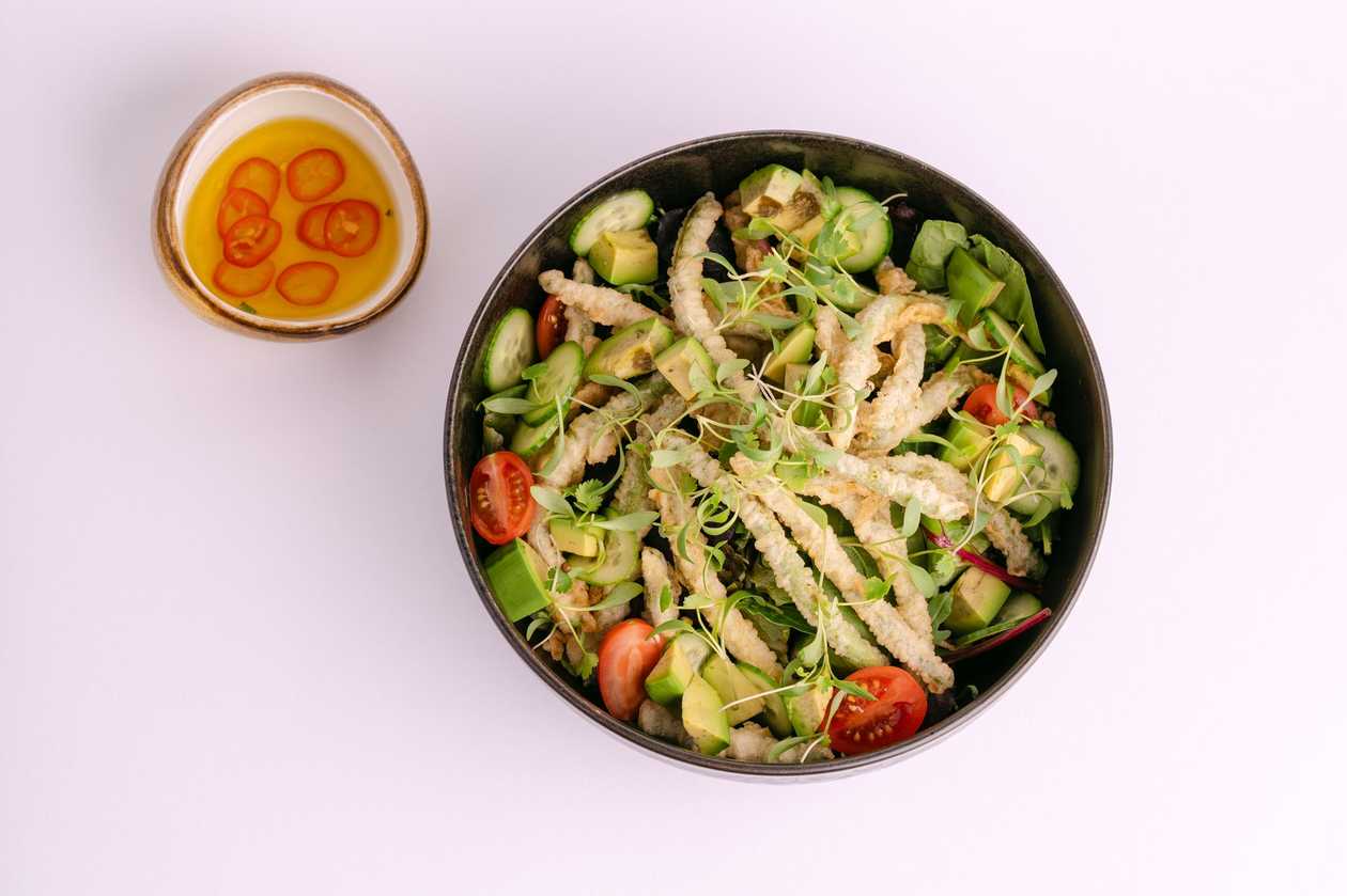 Green bean tempura salad