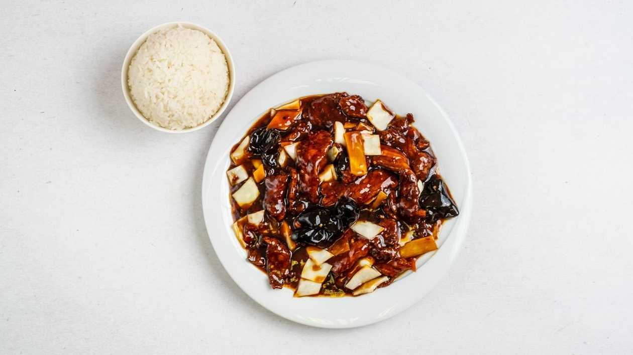 M28. Sichuan style pork with rice