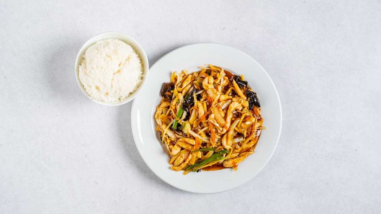 M12. Chicken noodles in hot sauce with rice