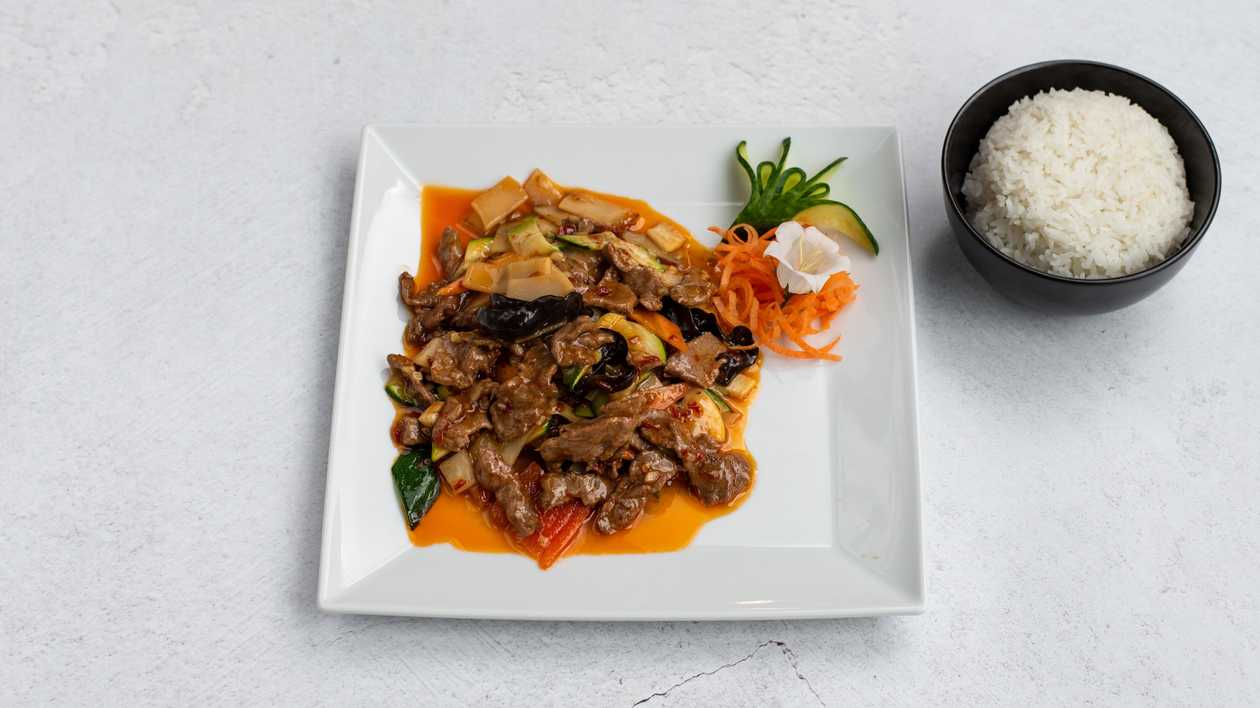 M33. Sichuan beef with rice