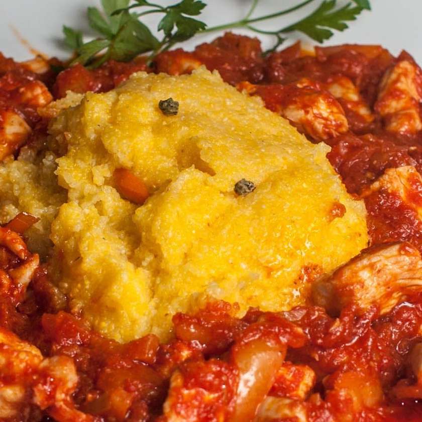 Friptură de Pui cu Mămăliguță