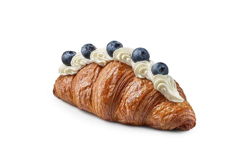 Croissant with mascarpone cream and blueberries