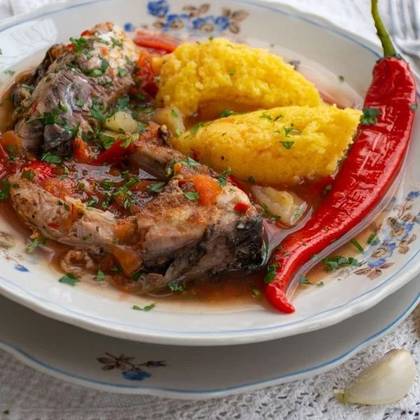 Saramură de Crap cu Mămăliguță