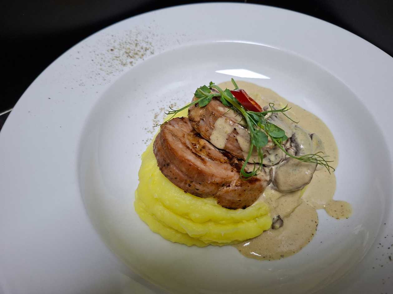 Meat Rolls with Mashed Potatoes