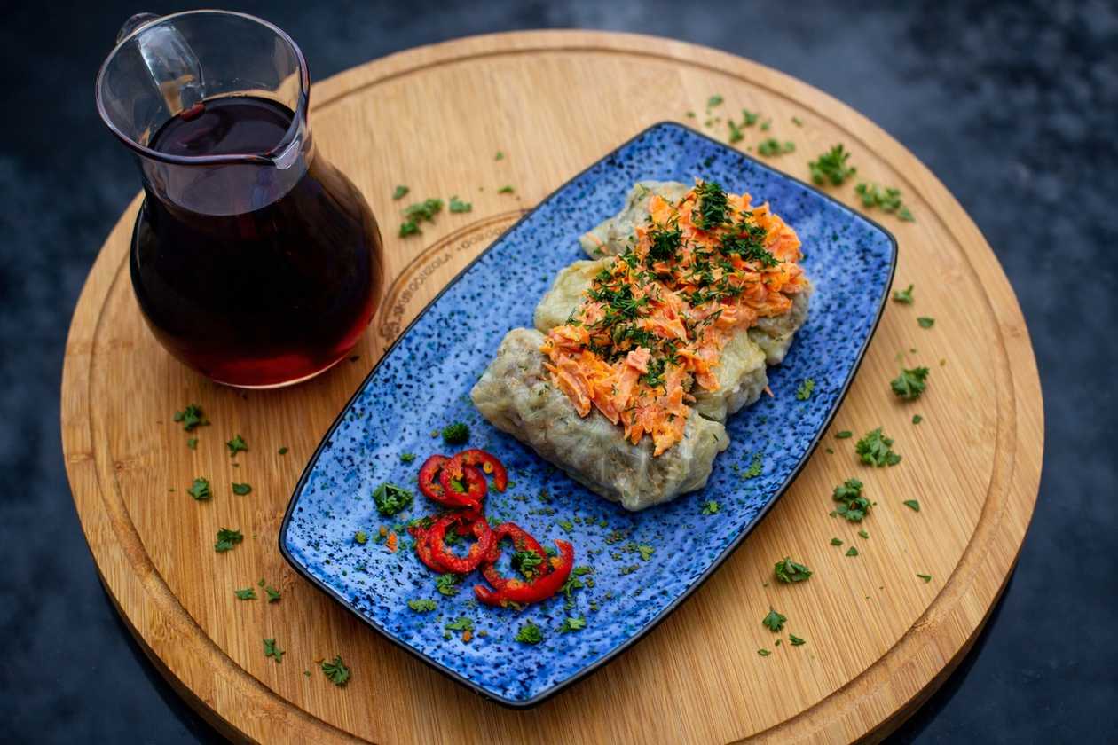 Tolma with stewed carrots