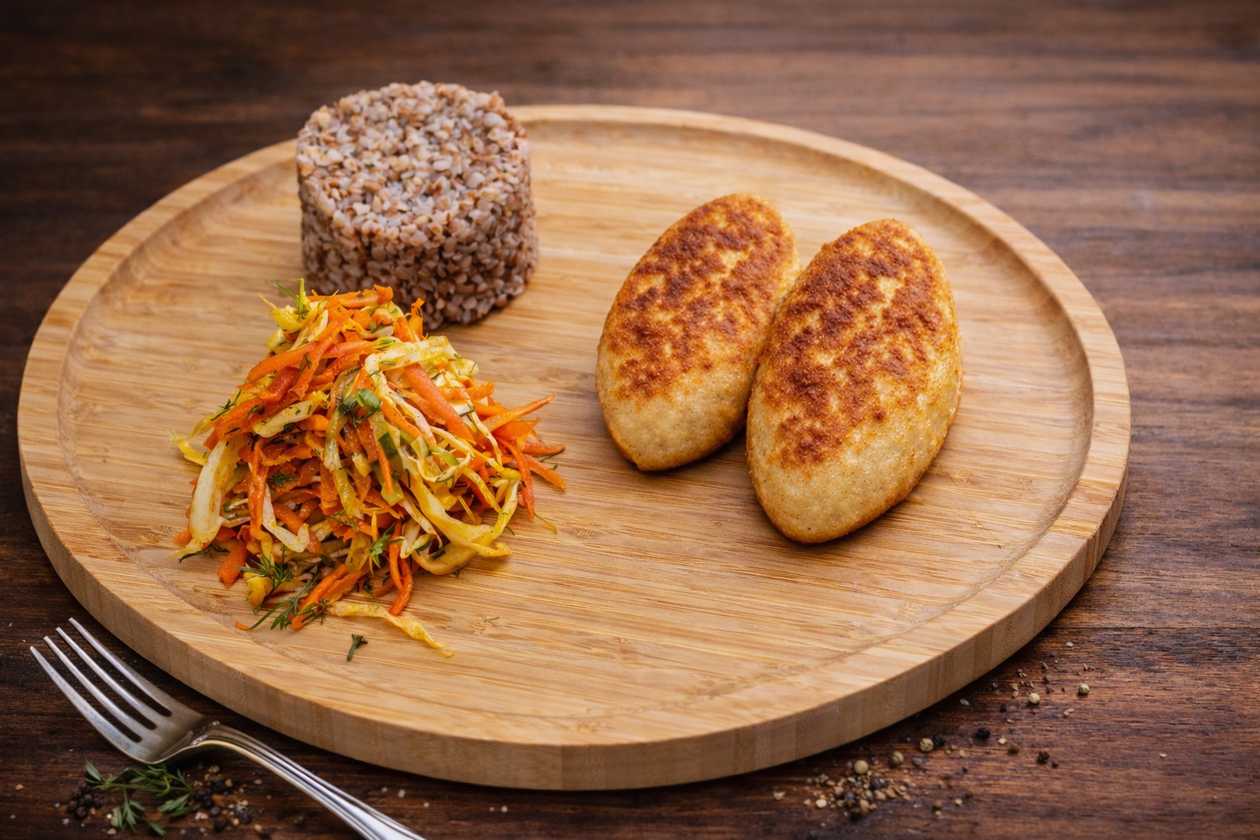 Chicken cutlet with garnish