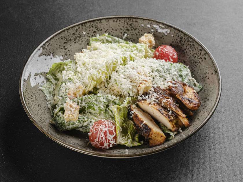 CAESAR SALAD WITH CHICKEN THIGH